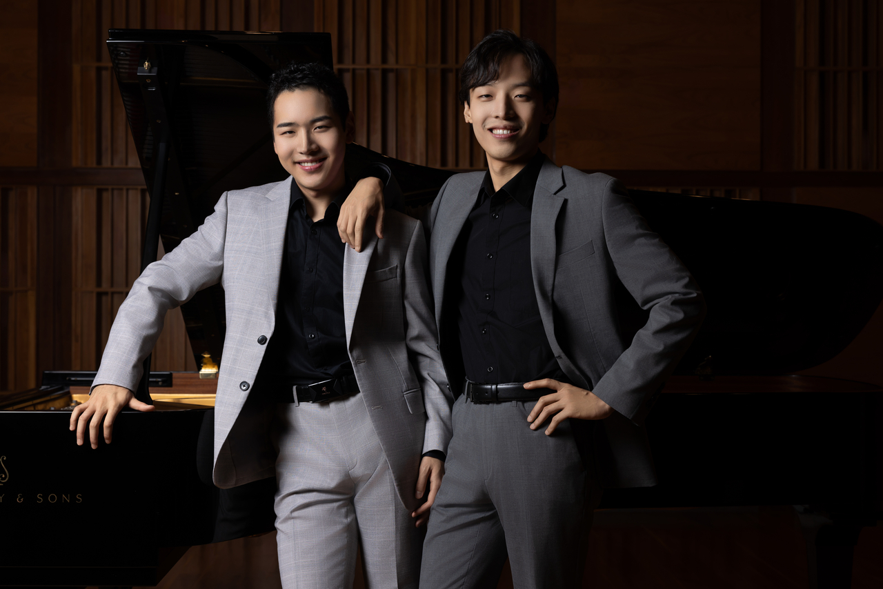 Pianist brothers Lee Hyuk (right) and Lee Hyo (WCN)