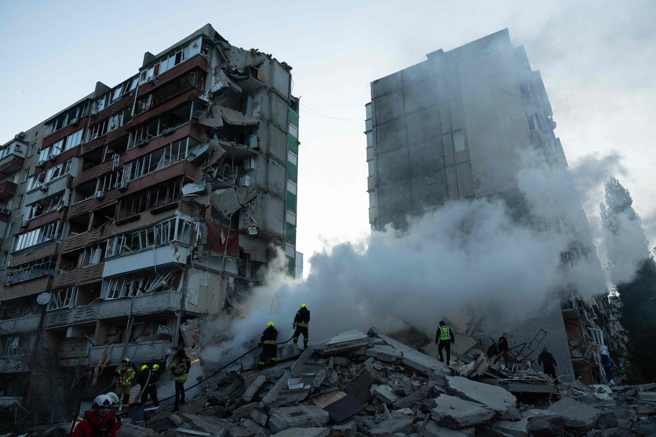 Rescuers work at a residential building partially destroyed following Russian drones and missiles strikes in Kyiv, Ukraine, Thursday. (AFP-Yonhap)