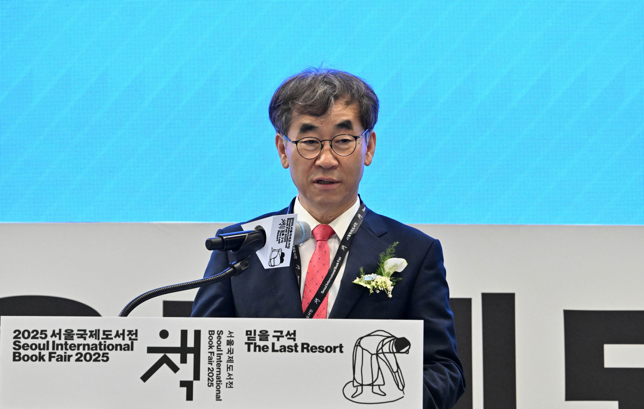 Korean Publishers Association president Yoon Chul-ho delivers a welcome speech at the opening ceremony of the 2025 Seoul International Book Fair at Coex in Gangnam-gu, Seoul, on June 18. (Im Se-jun/The Korea Herald)