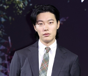 류준열, 칸에서 ‘전여친’ 한소희 언급…“당연히 알아” 쿨한 반응 화제