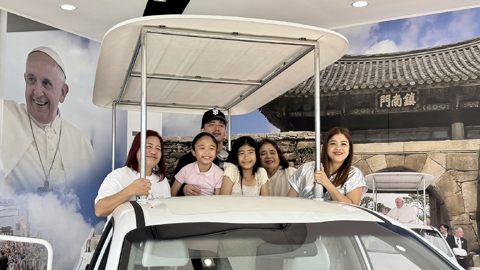 Melai Cantiveros (far right) and her family visit Haemi International Holy Ground and the Wake-Up International Youth Center in Seosan, South Chungcheong Province,  Wednesday. (Seosan City Government)