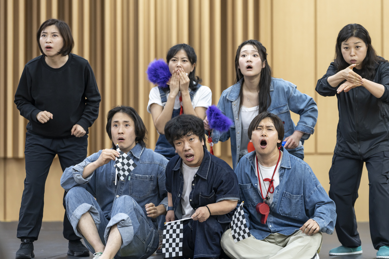 Actors rehearse a scene from "As You Like It." (National Theater of Korea)