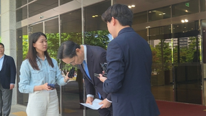 고개 숙인 이재용 “심려 끼쳐 드려 사과…우리는 한 몸, 한 방향으로 나가야”