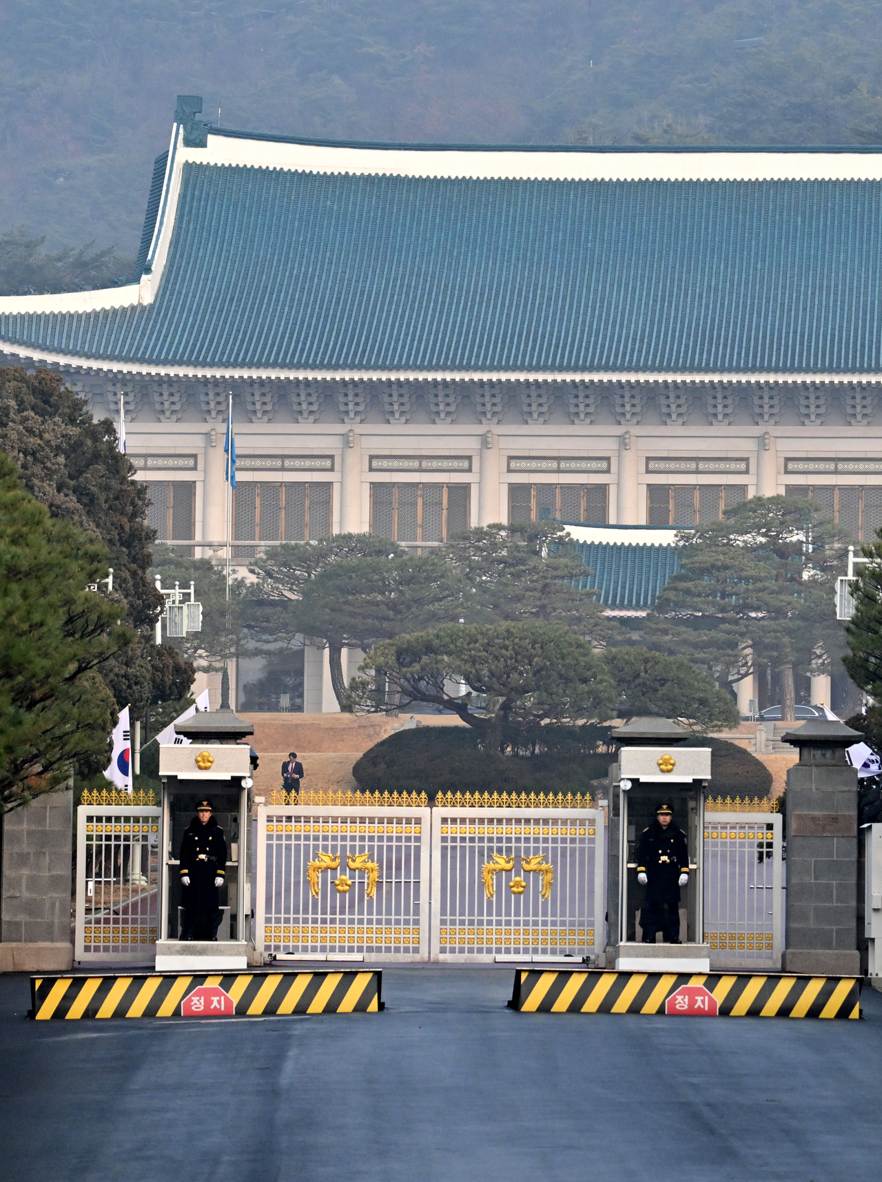 An exterior view of Cheong Wa Dae (Im Se-jun/The Korea Herald)