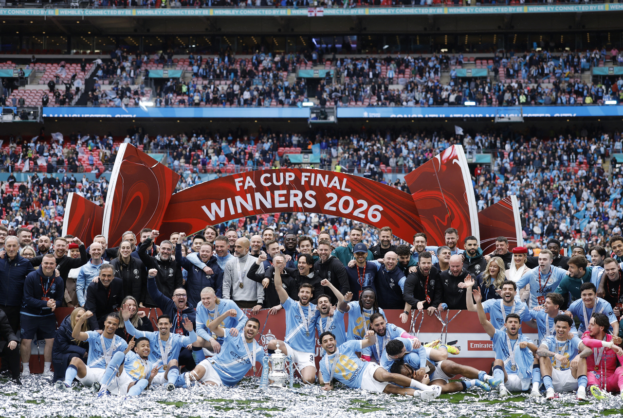 Manchester City players celebrates winning the FA Cup, Wembley Stadium in London, Saturday. (Reuters-Yonhap)