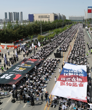 DX, 직원수 39%·매출 56%인데…‘DS 편중’ 초기업노조 대표성 논란 [삼성전자 노사 최후담판]