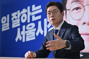 Seoul mayoral frontrunner’s answer to tourist overcharging: dual pricing