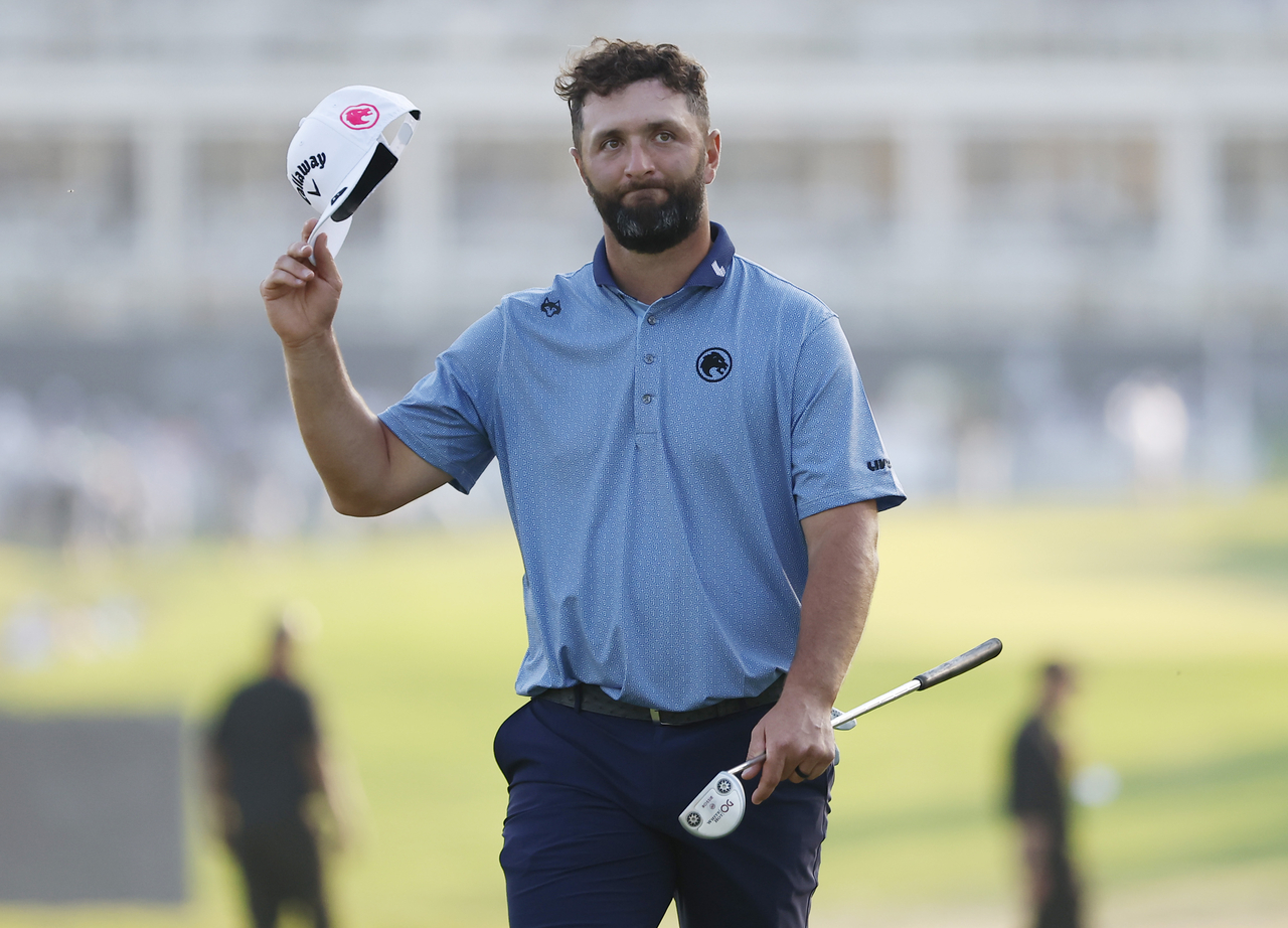 Jon Rahm addresses the gallery as he walks onto the 18th green during the final round of the PGA Championship, in Newtown Square, Pennsylvania, Sunday.   (UPI-Yonhap)