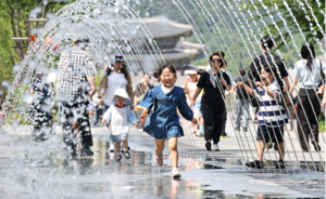 Koreans who say moms should stay at home now in the minority