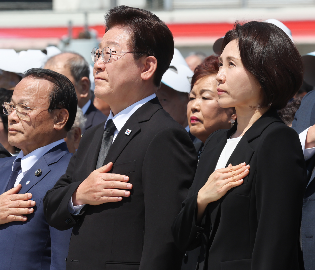 President Lee Jae Myung (C) attends a ceremony in Gwangju, 267 kilometers south of Seoul, commemorating the May 18 democratization movement on Monday. (Yonhap)