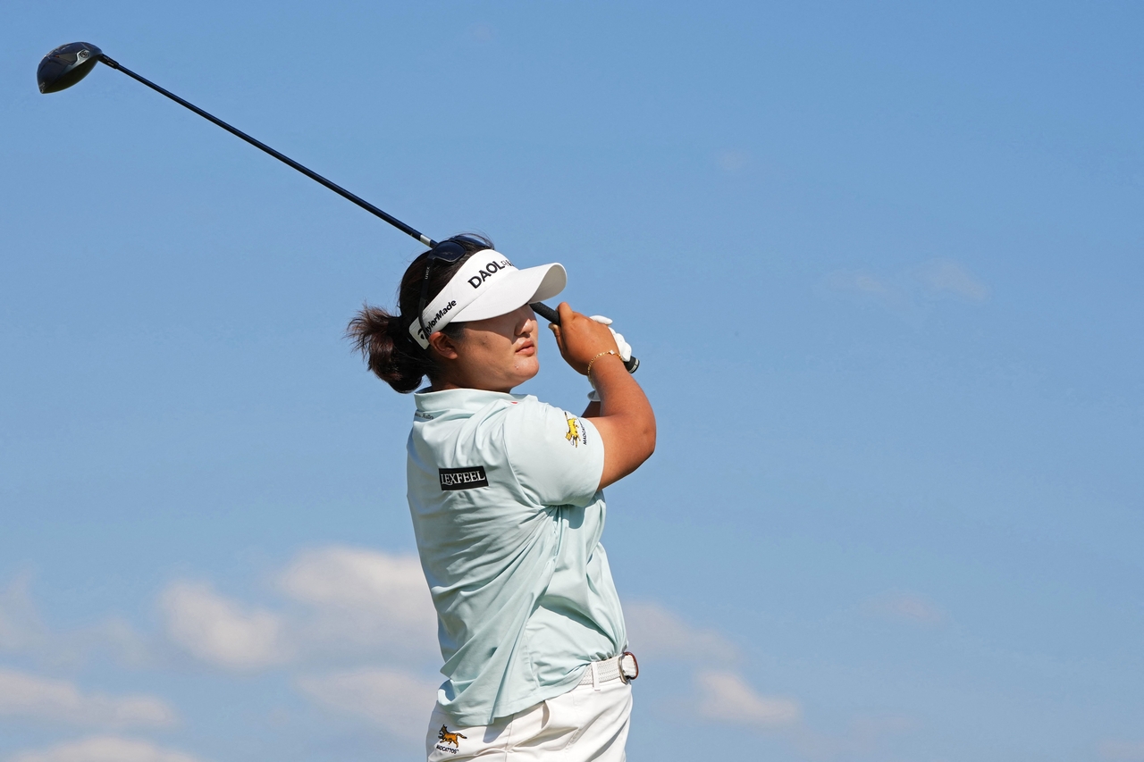 Ryu Hae-ran of South Korea tees off on the 17th hole during the final round of the Kroger Queen City Championship at Maketewah Country Club in Cincinnati, Ohio, on Sunday. (Getty Images)