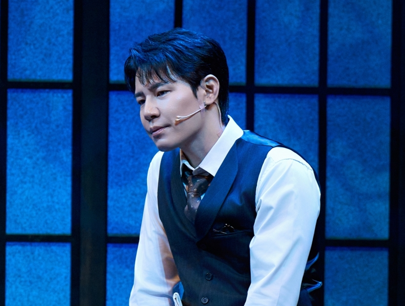 Lee Kyoo-hyung in "Fan Letter" (Live)