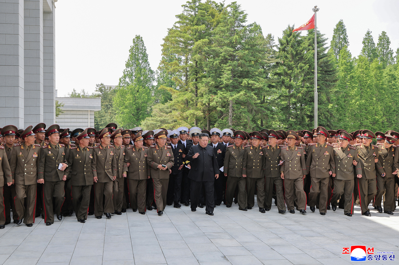 This photo, released by North Korea’s official Korean Central News Agency on May 18, 2026, shows North Korean leader Kim Jong-un meeting with commanding officers of divisions and brigades across the Korean People’s Army on May 17. (Yonhap)