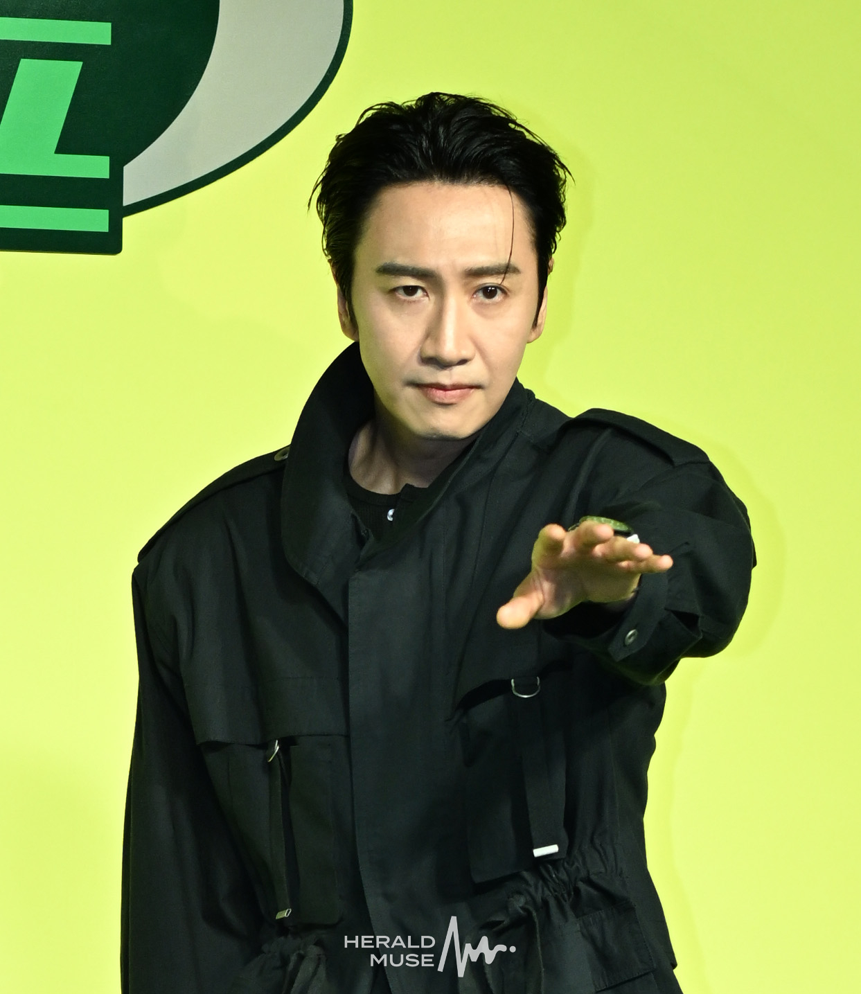 [헤럴드뮤즈=윤병찬 기자] 19일 오전 JW매리어트 동대문에서 넷플릭스 ‘유재석 캠프’ 제작발표회가 열렸다.
넷플릭스 ‘유재석캠프’는 초보 캠프장 유재석과 예측 불가 직원 이광수, 변우석, 지예은이 숙박객들과 떠들어 재끼고, 놀아 재끼고, 까불어 재끼며 일상 탈출을 완성하는 단체 캠프 예능이다.
한편 이날 현장에는 정효민 PD, 이소민 PD, 황윤서 PD, 유재석, 이광수, 변우석, 지예은 등이 참석하였다.