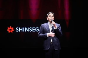 ‘탱크데이’ 스타벅스 논란에…정용진 “모든 책임 통감, 머리 숙여 사죄”