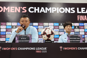 North Korean soccer players to focus on match, not supporters