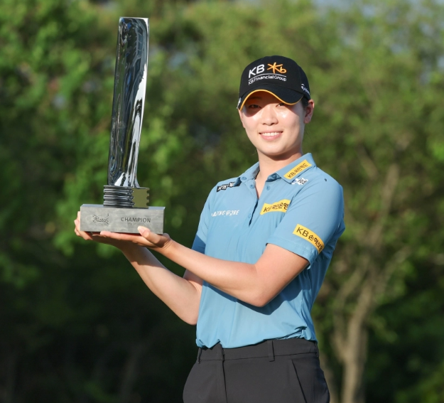 Bang Shin-sil poses with the trophy after winning the Doosan Match Play, Sunday.   (KLPGA)