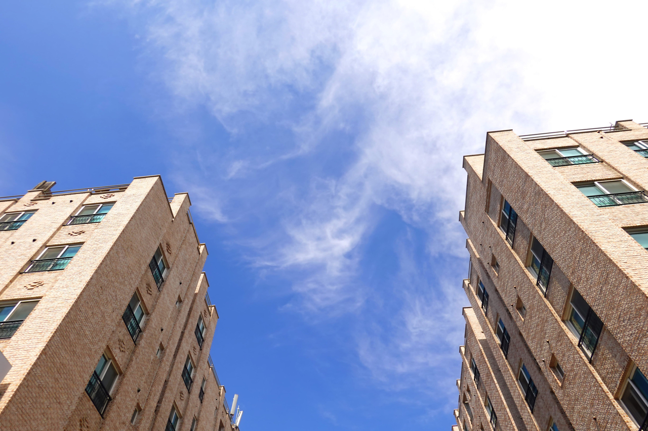 Apartment buildings are seen in Seoul. This image is not directly related to the accident. (123rf)