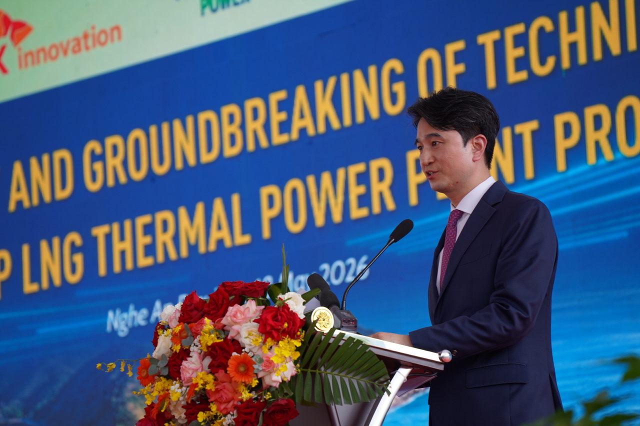 Choo Hyeong-wook, CEO of SK Innovation, delivers a congratulatory address at the Quynh Lap LNG project groundbreaking ceremony held Monday at Tan Mai, Nghe An, Vietnam. (SK Innovation)