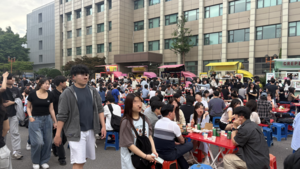술 싫다더니 여기로 ‘우르르’…폭음 사라진 대학축제, 현장은? [르포]
