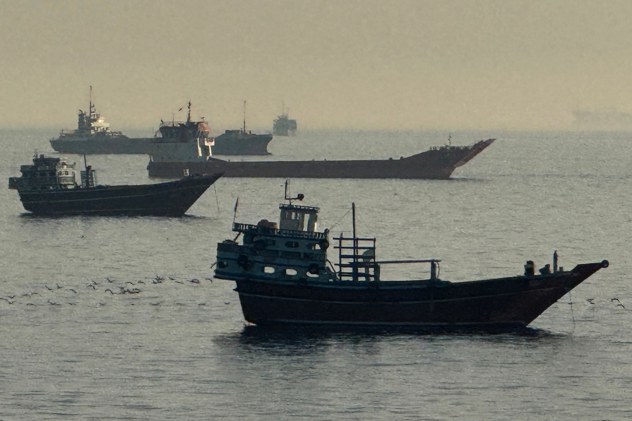 Vessels are seen anchored in the Strait of Hormuz, off the port city of Khasab on Oman's northern Musandam Peninsula on May 17. (AFP-Yonhap)