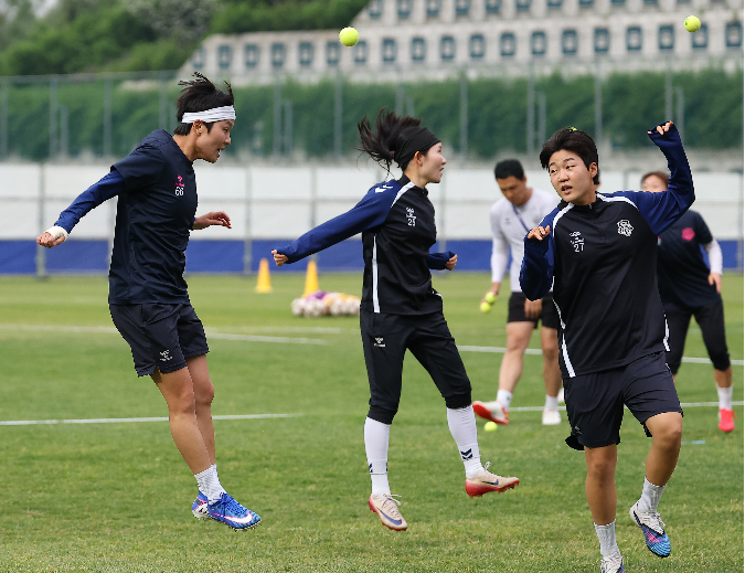 Suwon FC Women train in Suwon, Gyeonggi Province, Tuesday. (Yonhap)