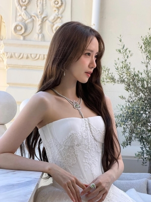 임윤아, 청순+러블리 디즈니 공주 실사판..칸도 홀렸다 - 뉴스 썸네일 이미지