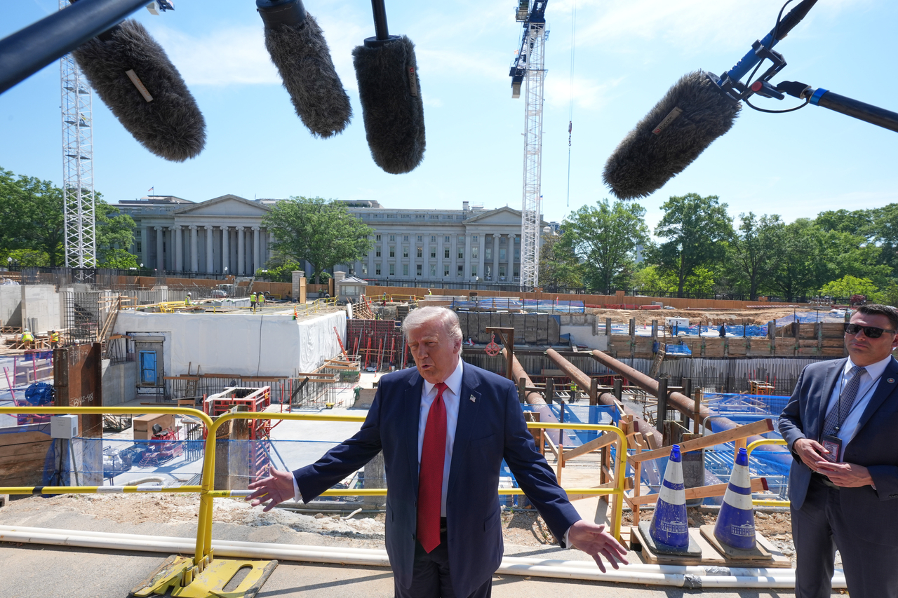 US President Donald Trump tours the ballroom construction site outside the White House, in Washington, Tuesday.   (AP-Yonhap)