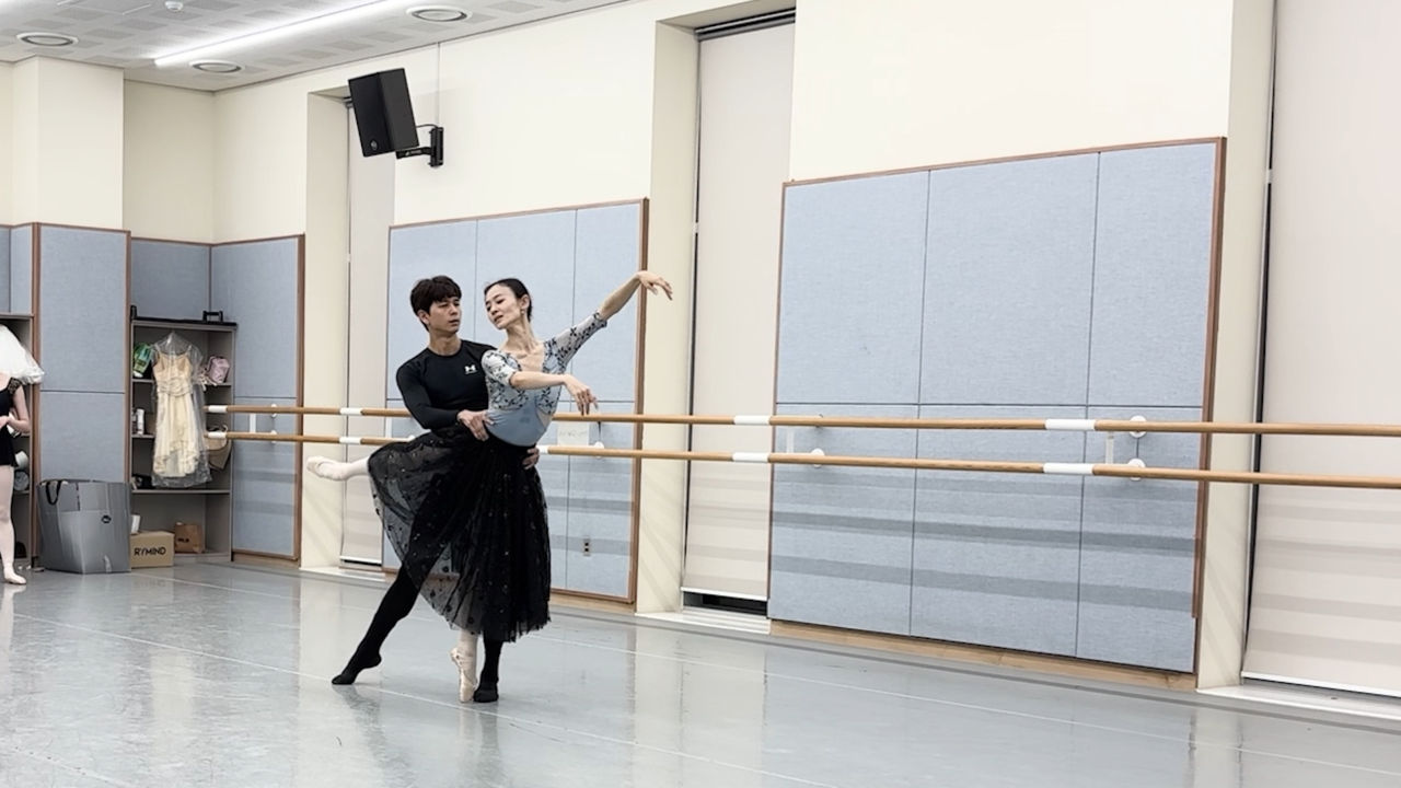 Suh Hae-won (right) rehearses a scene from "Tale of Tales." (Ballet Festival Korea)