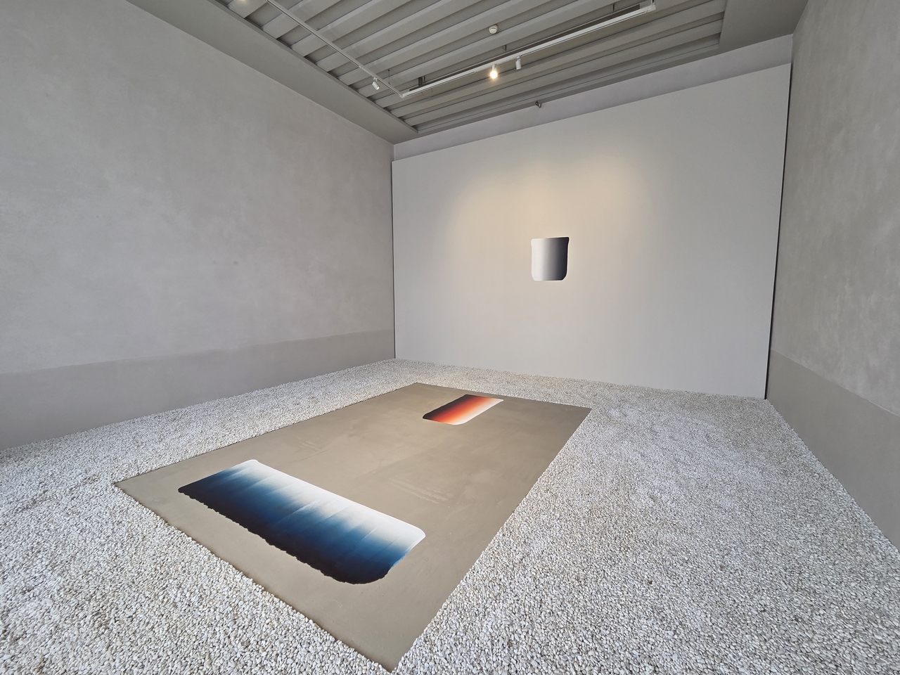 Installation view of "Lee Ufan" at SMAC Venice, Italy (Park Yuna/The Korea Herald)