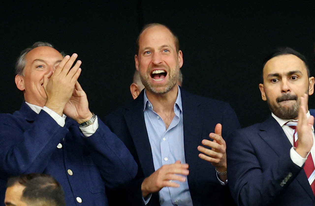 Britain's Prince William reacts in the stands before the Europa League final match between SC Freiburg and Aston Villa, at Besiktas Park in Istanbul, Turkey, Wednesday.    (Reuters-Yonhap)