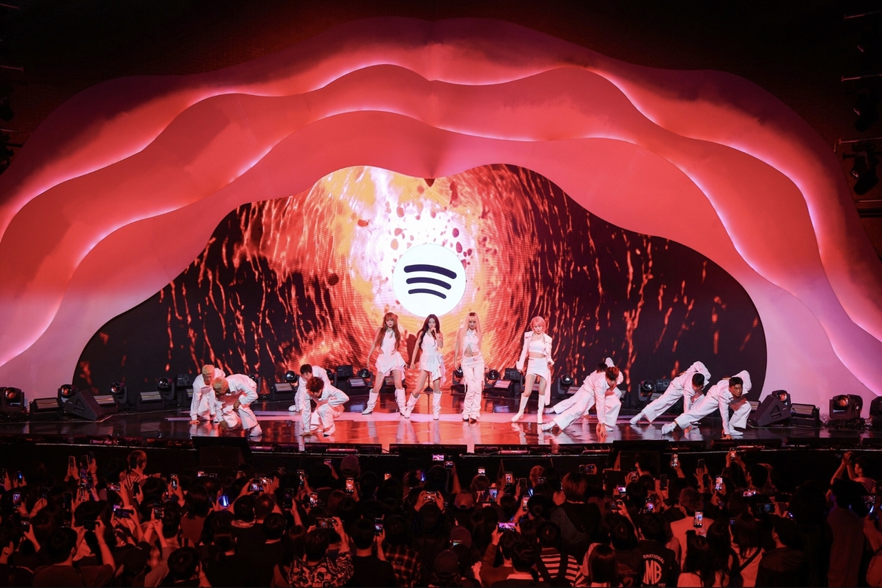 Le Sserafim performs during its 