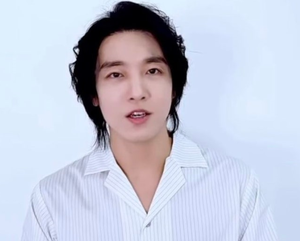 ‘스벅 인증샷’ 찍더니…작품 하차한 뮤지컬 배우