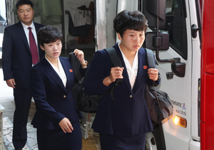 Stony-faced N. Korean women's football team leaves S. Korea after tournament win