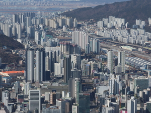 “서울은 오른다던데 우리는 왜” 13억하던 부산집 7억으로 떨어졌다 [부동산360]