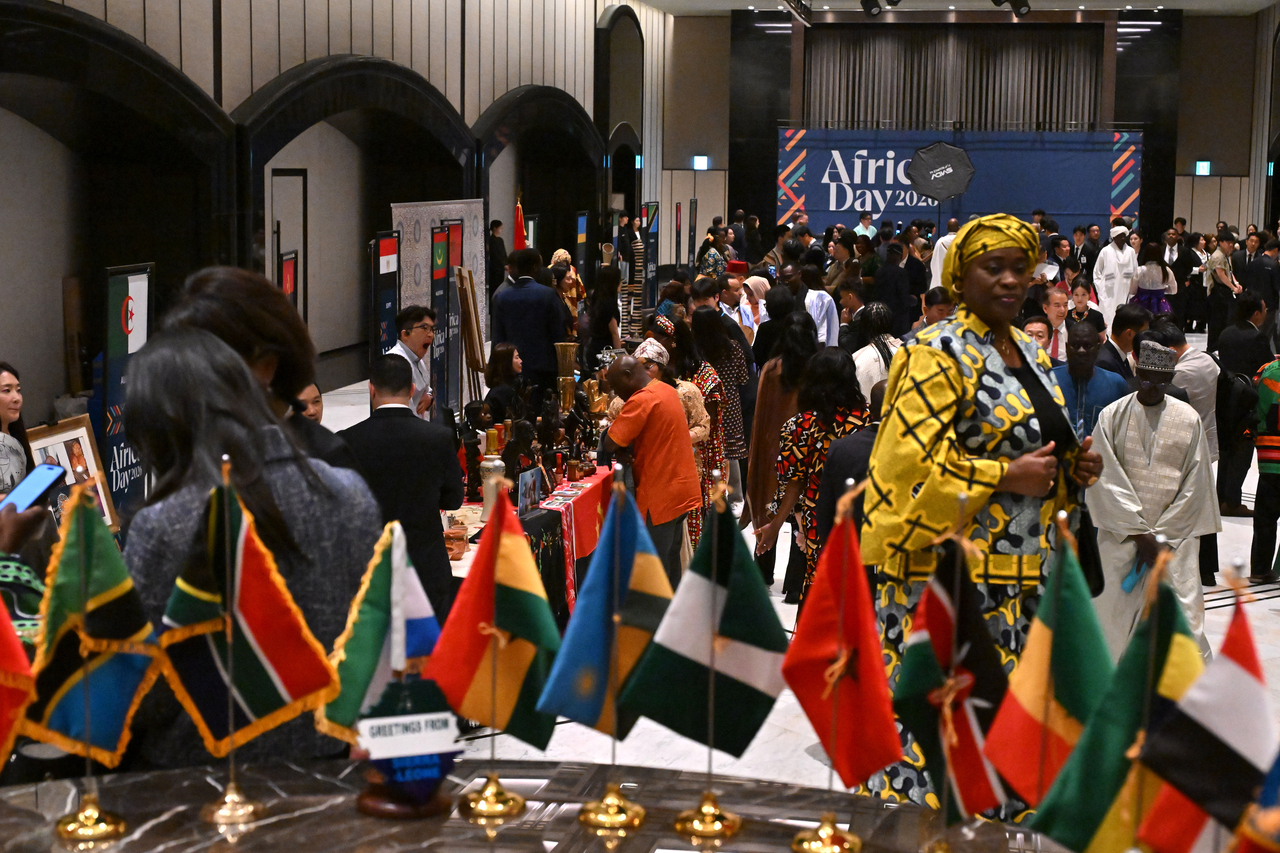 Participants greet each other before the main event during Africa Day 2026 at the Grand Ballroom of the Grand Hyatt Seoul in Yongsan-gu, central Seoul, on Wednesday afternoon. (Im Se-jun/The Korea Herald)