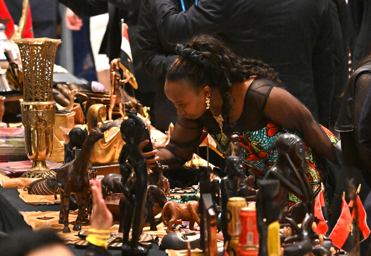 A participant looks at cultural artifacts during Africa Day 2026 at the Grand Ballroom of the Grand Hyatt Seoul in Yongsan-gu, central Seoul, on Wednesday afternoon. (Im Se-jun/The Korea Herald)