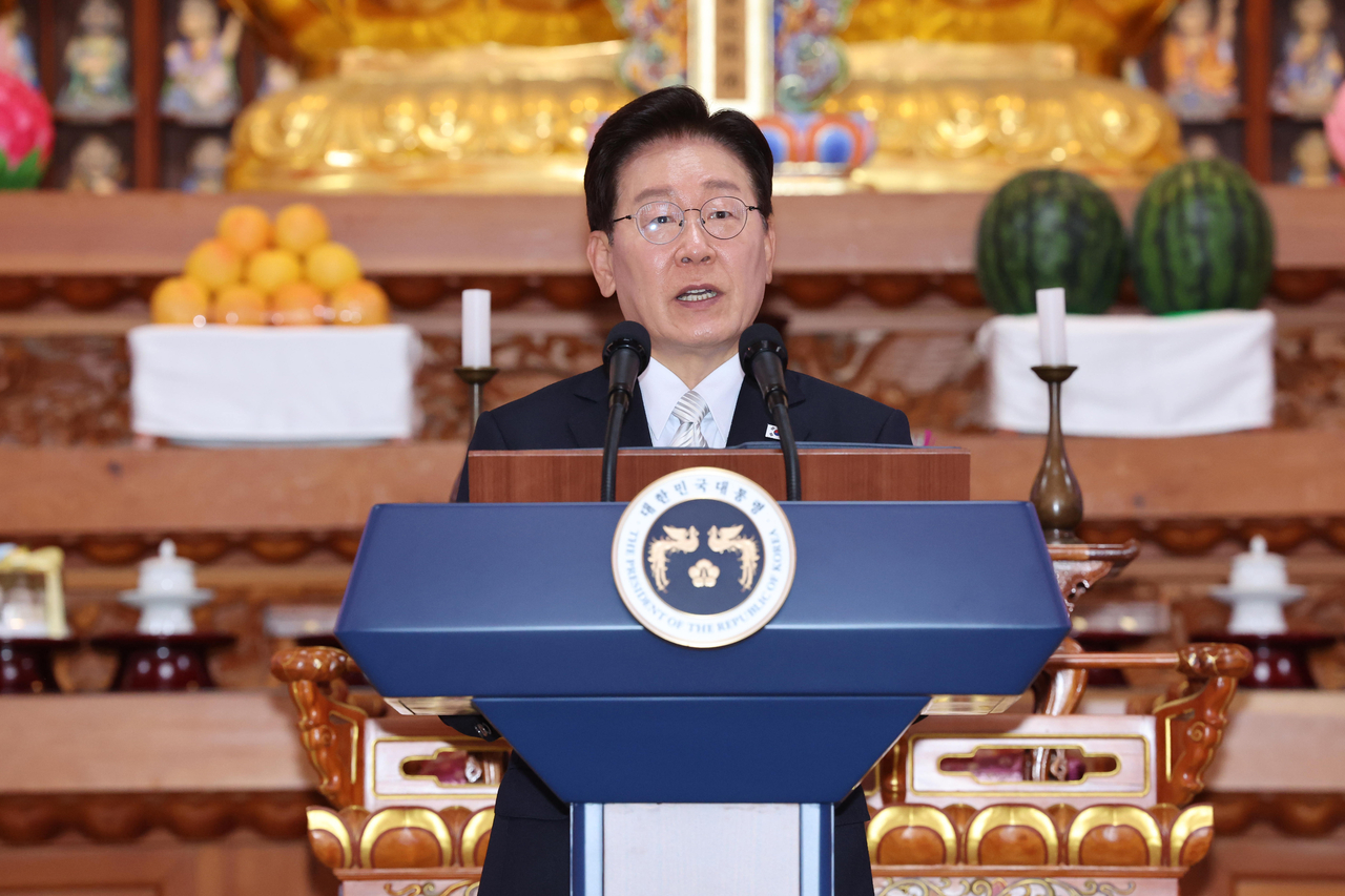 President Lee Jae Myung delivers a speech marking Buddha's Birthday at a Buddhist temple in the northwestern city of Yangju on Sunday. (Yonhap)