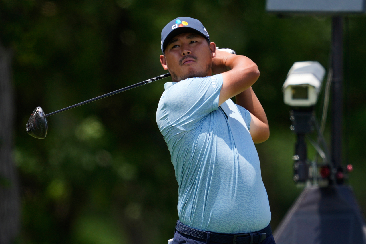 Kim Si-woo of South Korea tees off on the ninth hole during the final round of the CJ Cup Byron Nelson at TPC Craig Ranch in McKinney, Texas, on Sunday. (AP-Yonhap)