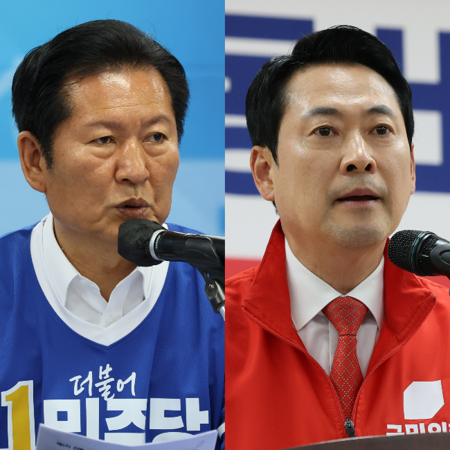 Ruling Democratic Party of Korea Chair Rep. Jung Chung-rae (left) speaks during an election campaign committee meeting at a campaign office in Jeongeup, North Jeolla Province, on Monday. People Power Party Chair Rep. Jang Dong-hyeok speaks during a vision declaration for the Daegu-Gyeongbuk region at the party’s Daegu headquarters on Monday. (Yonhap)