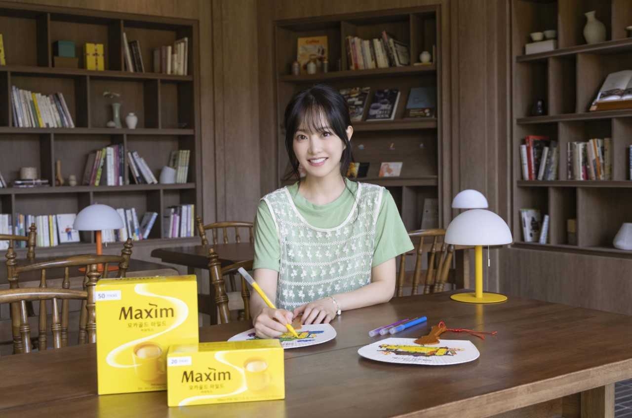 Maxim Mocha Gold's 37th anniversary campaign featuring actor Park Bo-young (Dongsuh Foods)