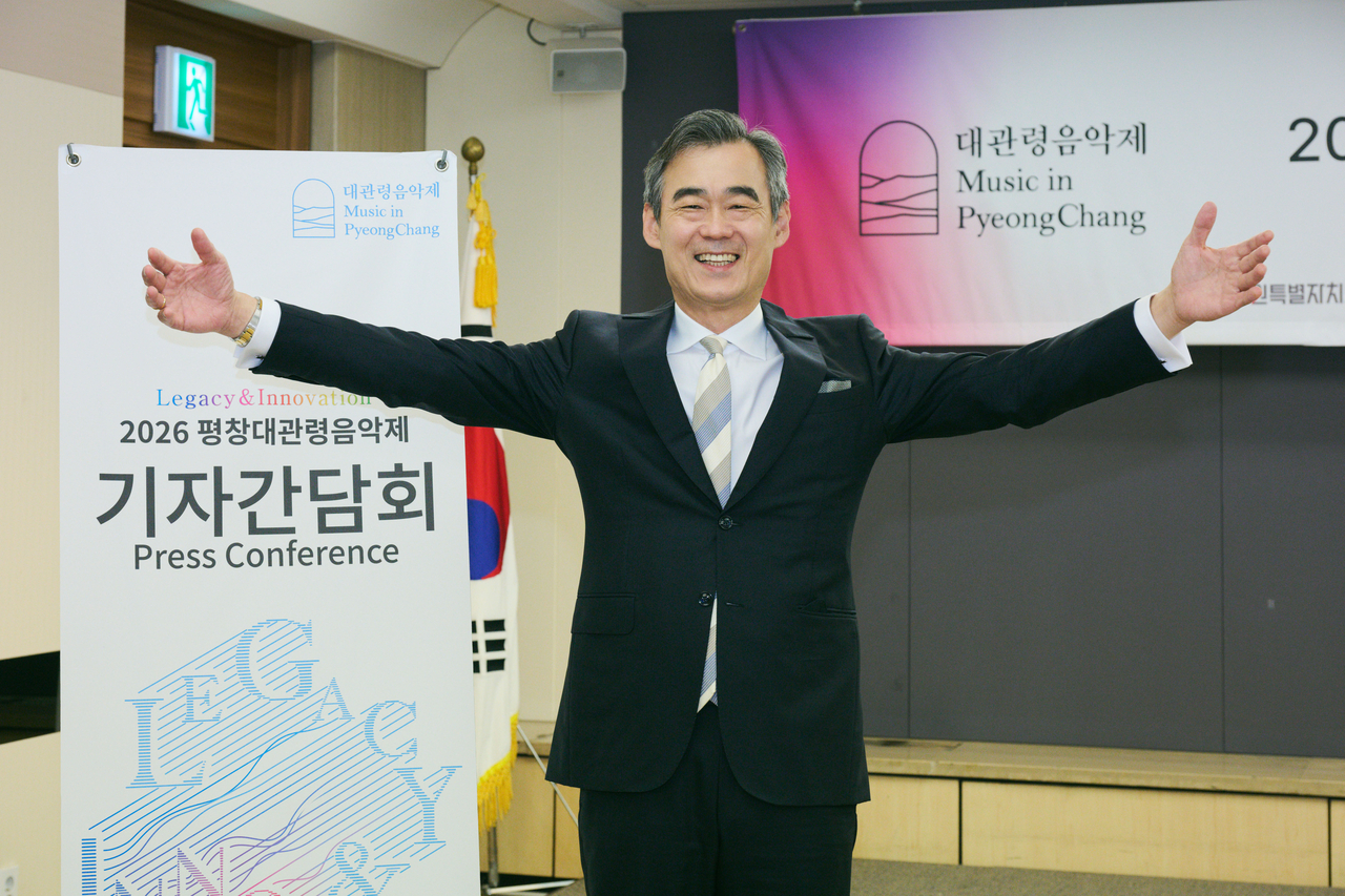 Yang Sung-won, cellist and artistic director of Music in PyeongChang, poses for photos during a press conference in Seoul on Tuesday. (Gangwon Art and Culture Foundation)