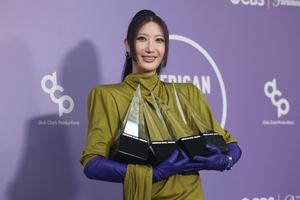 이재 “혼문 닫았다” AMA 수상 소감…“화장실 급해서 짧게” 논란 의식한 아미