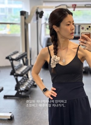 ‘애둘맘’ 이윤지, 소멸 직전 명품 쇄골라인..물 고이겠네