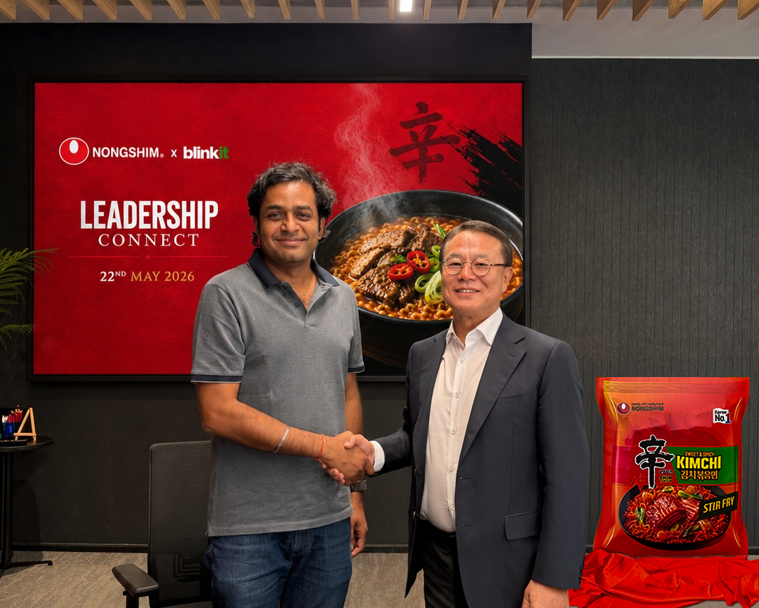 Jo Yong-chul (right), CEO of Nongshim, and Anish Srivastava, chief business officer of Blinkit, pose for a photo after signing a supply contract on May 22 at the Blinkit headquarters in Gurugram, India. (Nongshim)