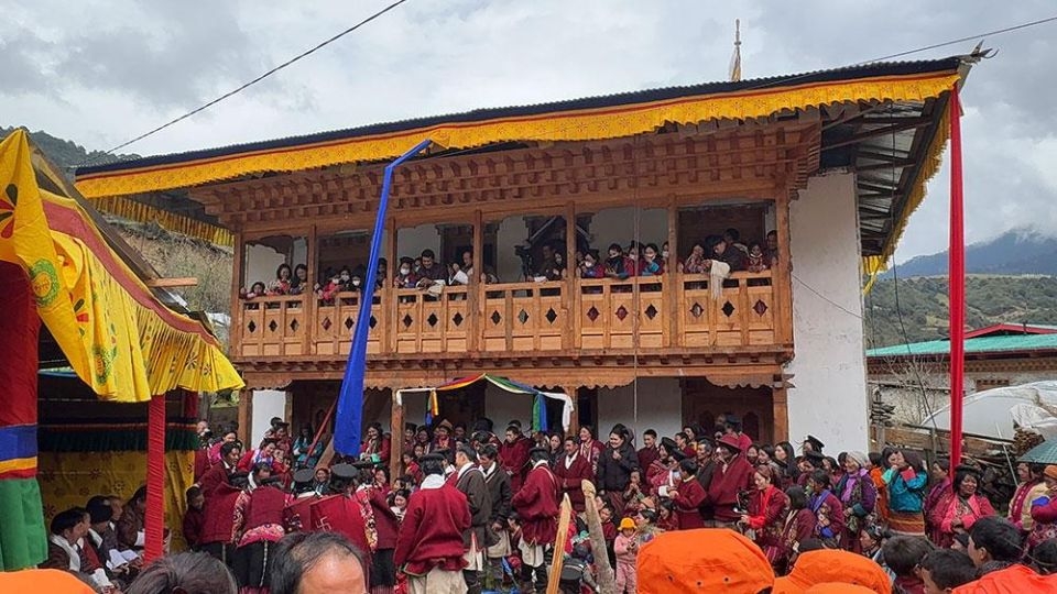 Villagers gather for a traditional wedding in Sakteng, Bhutan.  　(Kuensel)