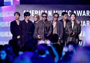 “대체 불가능한 존재감 각인”…BTS, AMA 대상에 최휘영 장관 축전