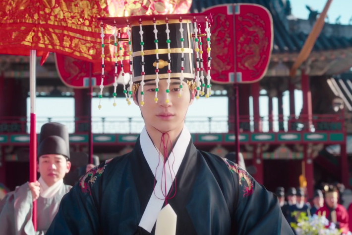 "Perfect Crown," starring Byeon Woo-seok as Grand Prince I-an wearing Guryu Myeonryugwan (MBC)