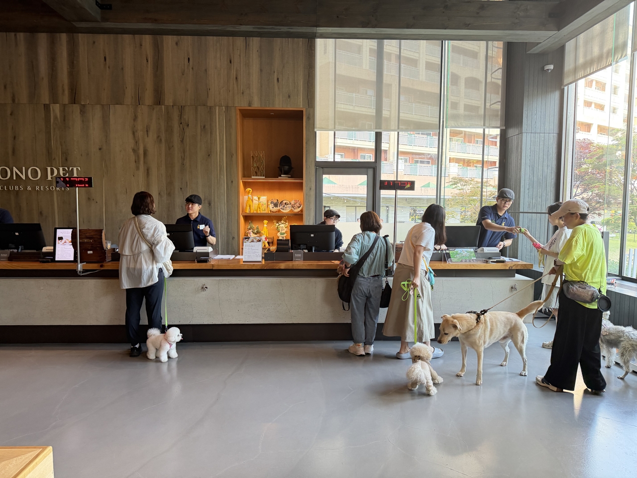 Lobby of Sono Pet Club & Resort at Vivaldi Park in Hongcheon, Gangwon Province (Hong Yoo/The Korea Herald)