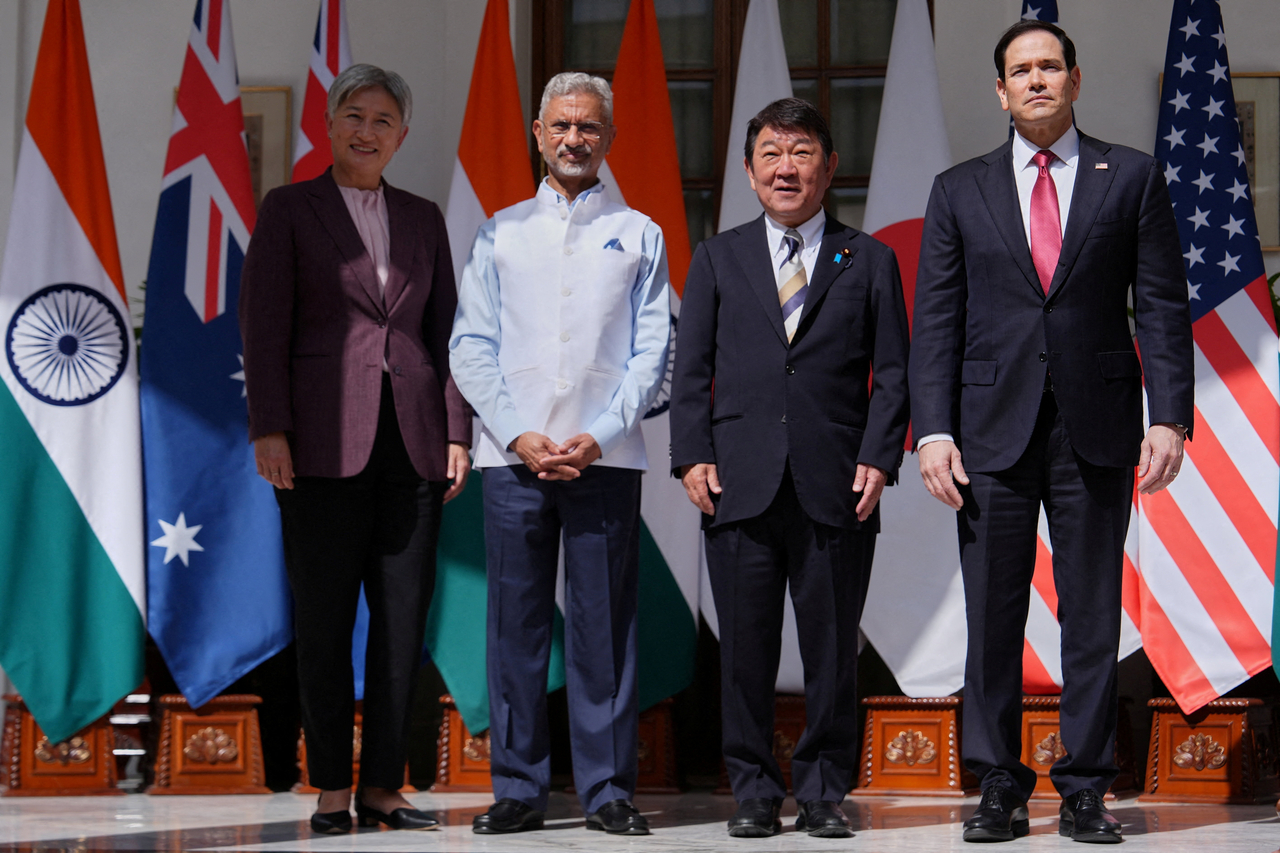From left: Australian Foreign Minister Sen. Penny Wong, India's Minister of External Affairs Subrahmanyam Jaishankar, Japanese Foreign Minister Toshimitsu Motegi and US Secretary of State Marco Rubio pose before a Quad ministerial meeting at Hyderabad House in New Delhi, India, Tuesday.  (Yonhap-Reuters)